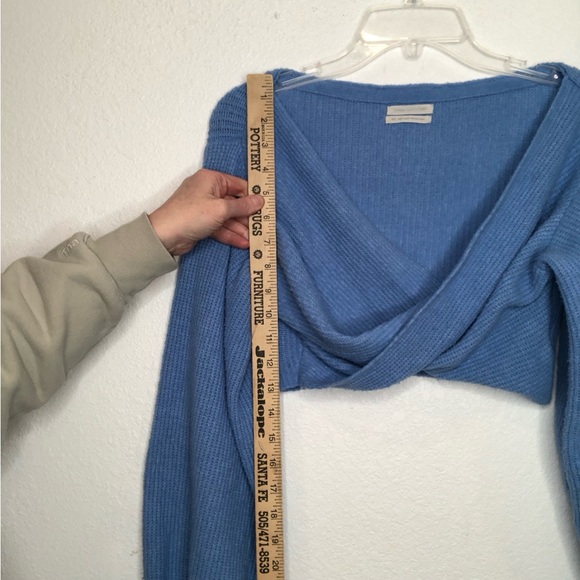 Urban Outfitters Marissa Twist Front Sweater Long Sleeve Cropped Blue Size Small - Picture 12 of 13